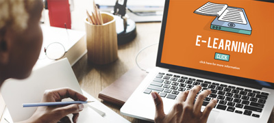 노트북으로 learning 공부를 하고있는 아이